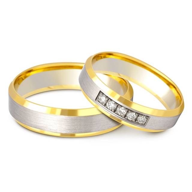 Обручальное кольцо из комбинированного золота с бриллиантами (000215)