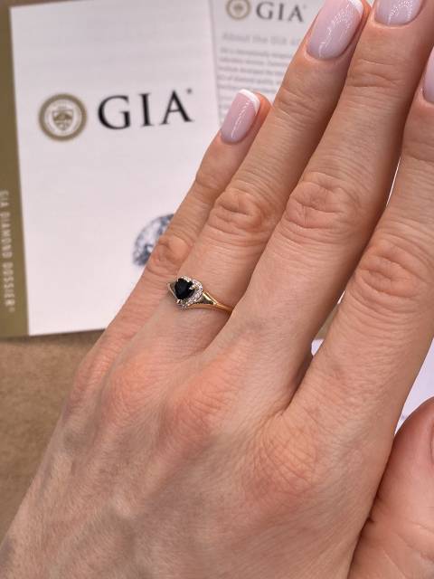 Помолвочное кольцо из красного золота с бриллиантами и сапфиром "Сердце" (043119)