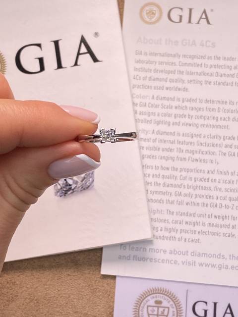 Помолвочное кольцо из белого золота с бриллиантом (055257)